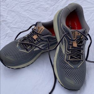 Women’s size nine Brooks Ghost 12